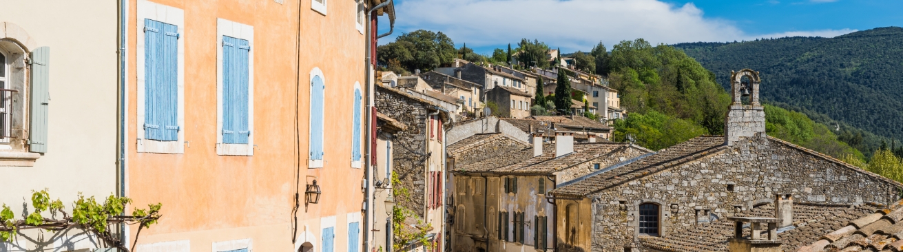 ménerbes maisons en pierres